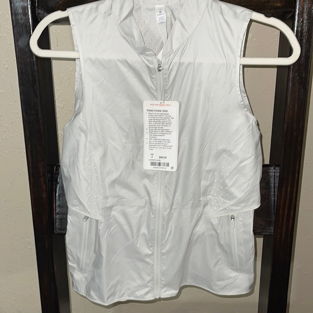 NWT lululemon deep inhale vest size 2